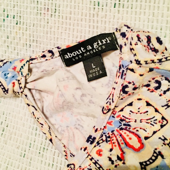 Juniors Aztec Design Crop Top - Picture 3 of 3